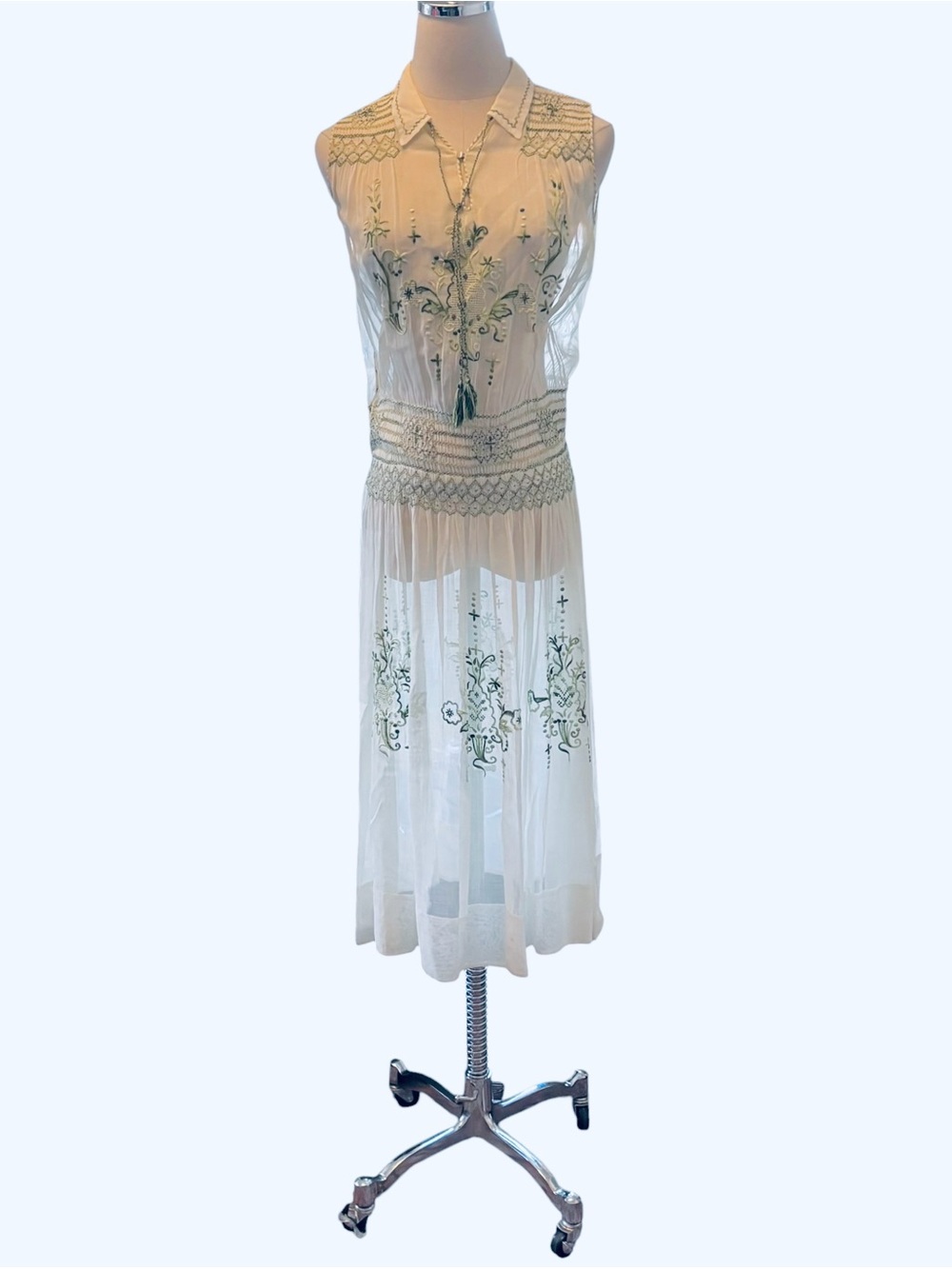 Vintage 1920s 1930s Hungarian Style Peasant Dress Floral Embroidery Smocked Boho